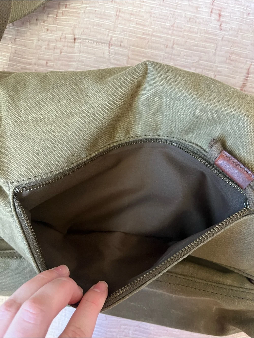 Y2K 2000s Lucky Brand Camo Green Messenger Bag Zip Closure Adjustable Strap